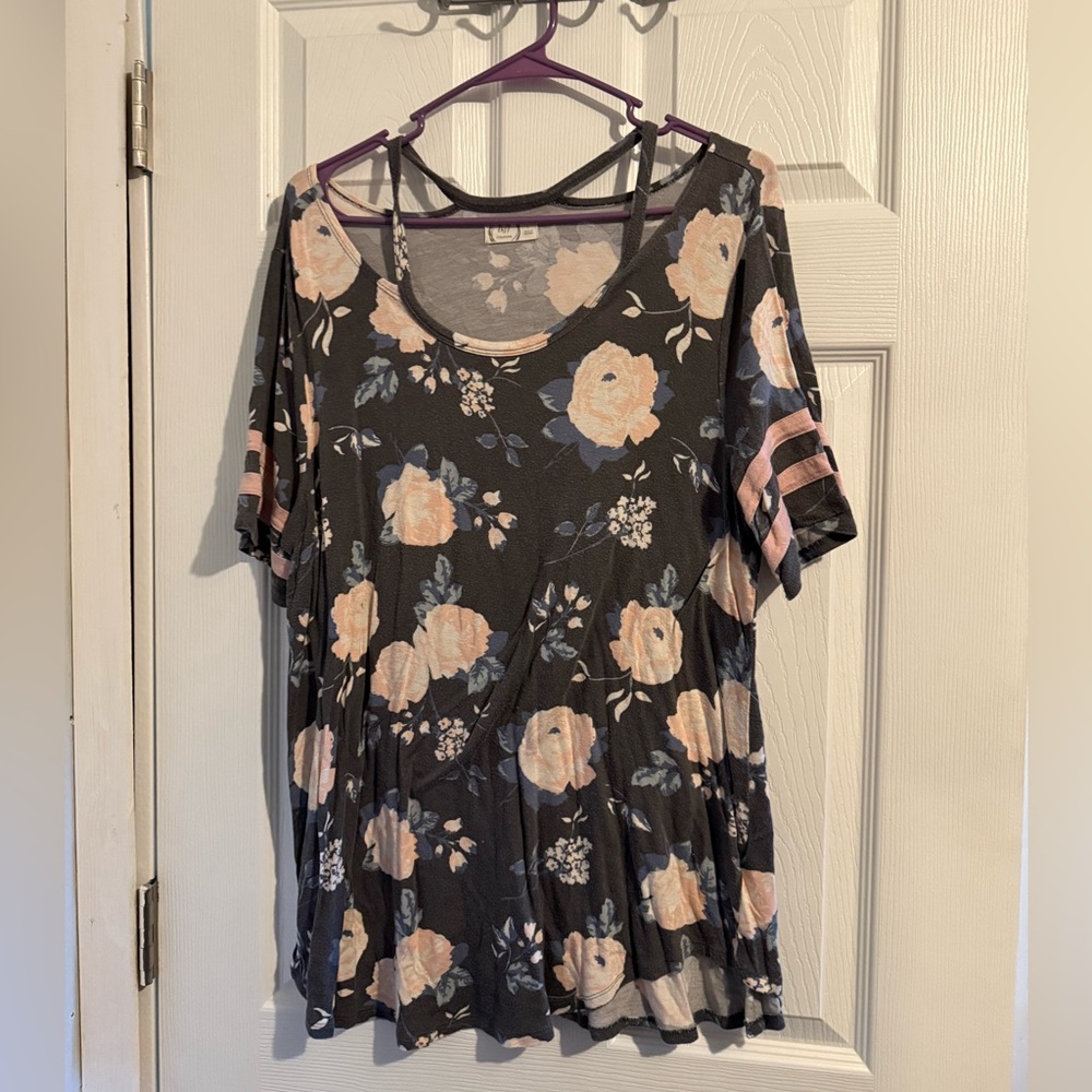 Chic Floral Women's Top - Black and Cream